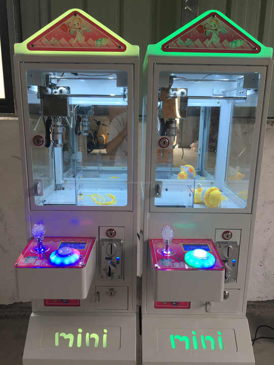 ミニコイン式メガ小型クレーンゲーム機アーケード玩具＆自動販売 - Arcade Toy Vending Machine のレビューと価格