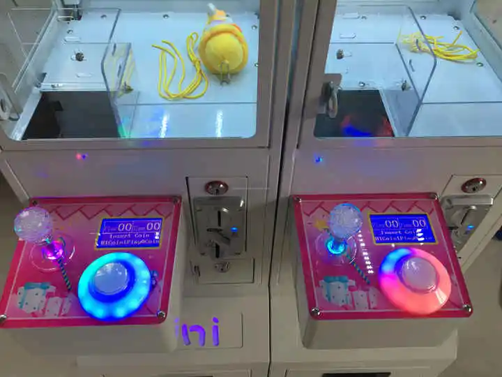 ミニコイン式メガ小型クレーンゲーム機アーケード玩具＆自動販売 - Arcade Toy Vending Machine のレビューと価格